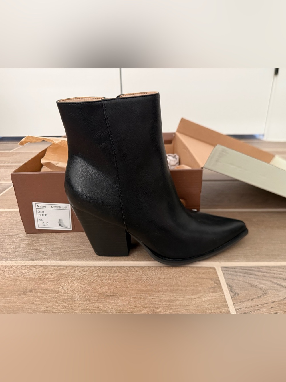 VICI Pointed Black Leather Ankle Bootie Block Heel Sz 8.5 Oasis Society